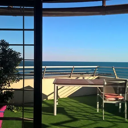 Appartement 58 M 2 En 1 Ere Ligne ,vue Panoramique ,2 Terrasses Dont Couverte Résidence Le Sunset *